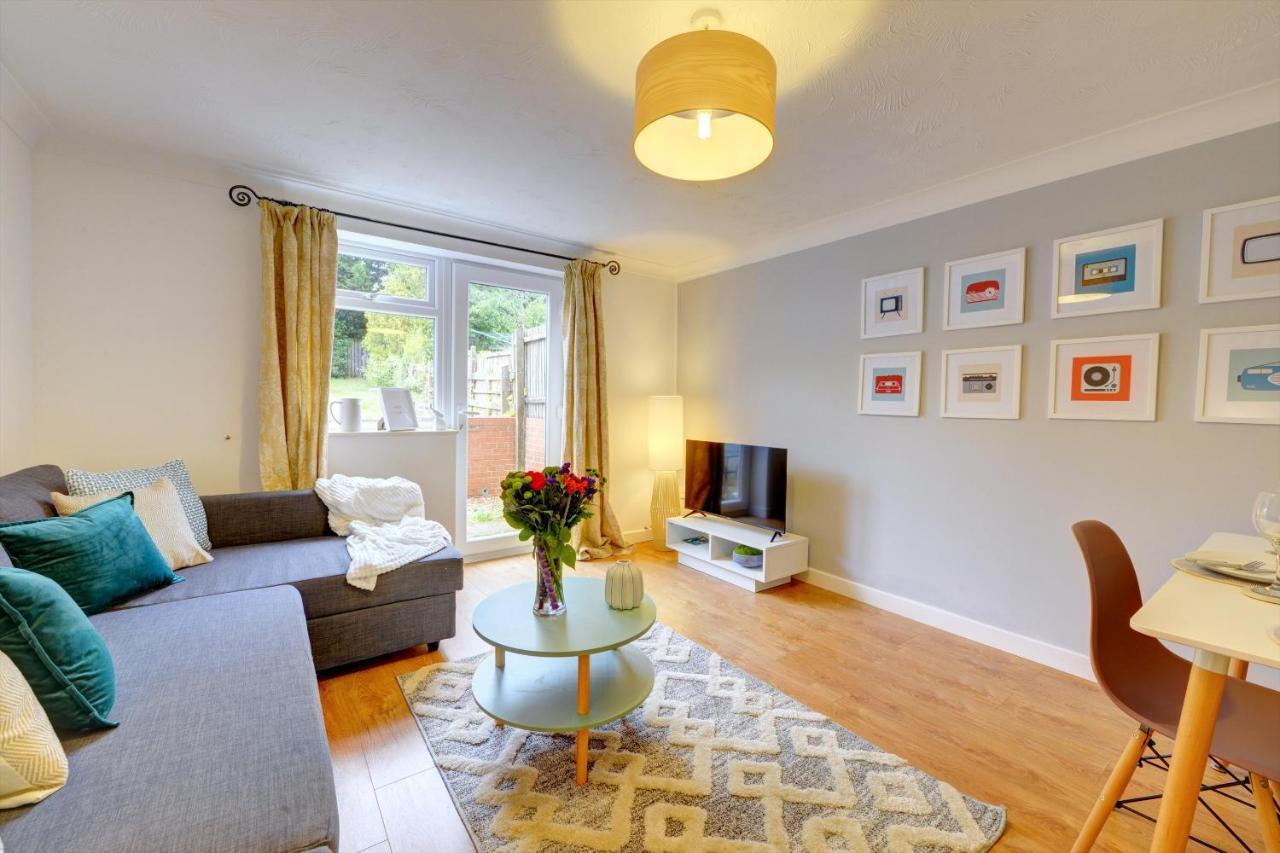 Modern 2 Bed House Sleeps 6 Southam Town Centre - Inspire Homes Ltd Zewnętrze zdjęcie