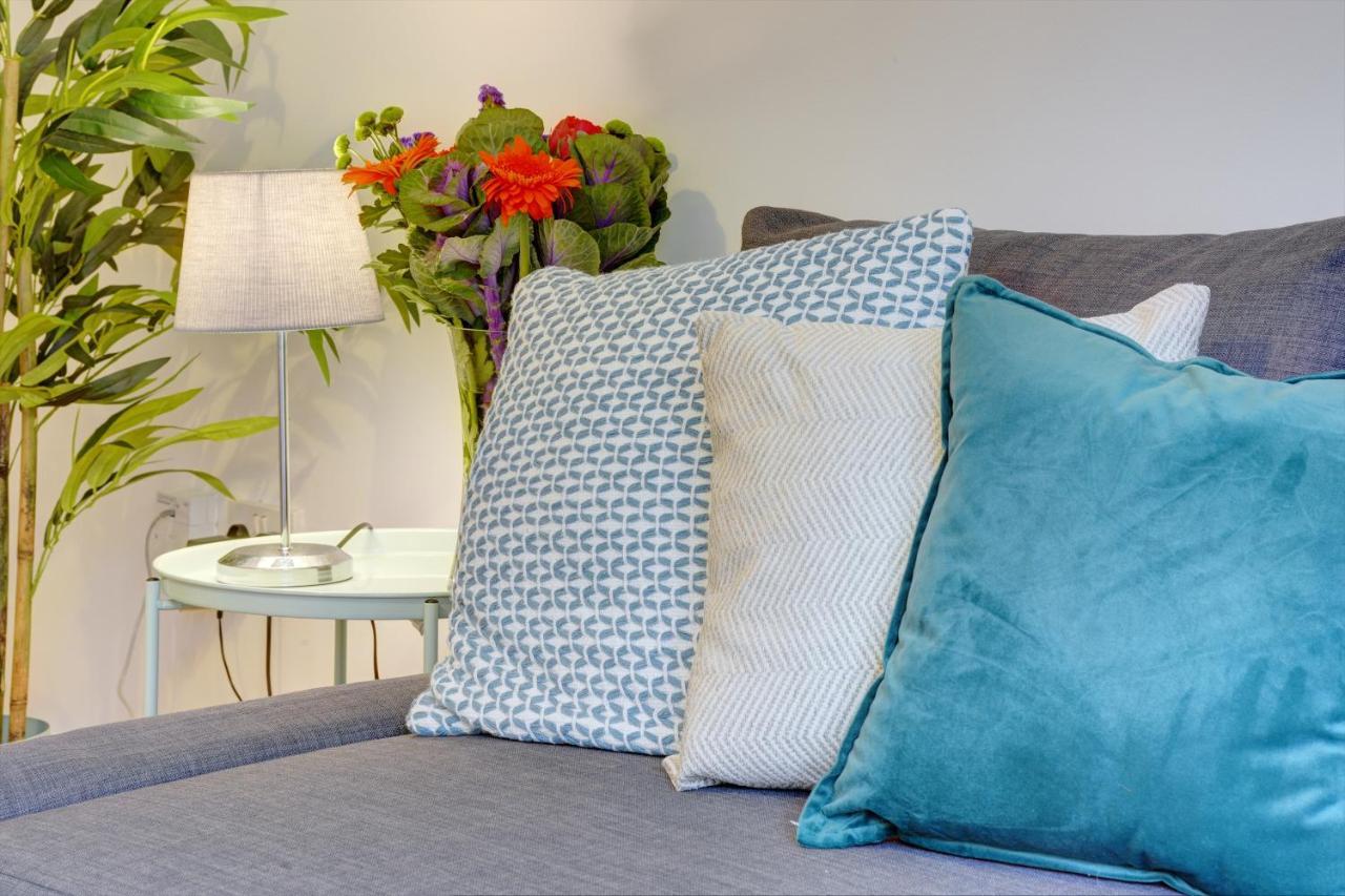 Modern 2 Bed House Sleeps 6 Southam Town Centre - Inspire Homes Ltd Zewnętrze zdjęcie
